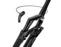 The F 132 One offers more adjustment options. Its ‘Plaingain’ damping allows for nine-click rebound adjustment. It also features Pushcontrol: a lever on the handlebars lets you switch between open and locked modes.