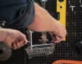 Der Super Sonic Pro ist keine Mini-Fritteuse für die Werkstatt, sondern ein Hightech-Reiniger, der die Kette bis in die letzte Ecke klinisch rein bekommen soll.