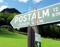À la bifurcation : à Strobl commence la montée vers Postalm, une magnifique route à péage qui franchit 650 mètres de dénivelé d'un seul coup.