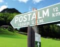 Am Abzweig: Bei Strobl beginnt der Anstieg zur Postalm, ein wunderbares Mautsträßchen, das 650 Höhenmeter am Stück überwindet.