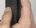 3. Lassen Sie den Reifenkitt so lange antrocknen, bis er sich auf Fingerdruck nicht mehr klebrigfeucht anfühlt. Das kann mehrere Stunden dauern.