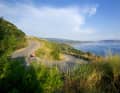 Le Cilento, au sud de Naples, offre, dans le deuxième plus grand parc national d'Italie, des petites routes solitaires dans l'arrière-pays verdoyant, mais aussi des itinéraires de rêve avec vue sur la mer, comme sur cette route reliant le village de montagne de Pisciotta à Marina de Pisciotta.