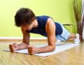 1. front support
	Prone position. Activate the abdominal muscles to stabilise the torso and protect the lower back. Support your forearms and lift your bum until your torso and legs form a line. Hold. Keep your gaze directed downwards. Increase: lift your right and left leg slightly alternately, bend your knees if necessary and straighten them again.