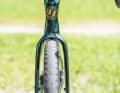 The tyre clearance is ample, only the delicate tread indicates the focus on speed rather than grip