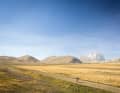 Das Hochplateau des Campo Imperatore. Im Hintergrund ragt schroff der Corno Grande auf.