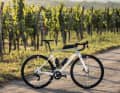 TOUR has already been able to test the mid-range version with electronic Rival and simple aluminium wheels from DT Swiss.