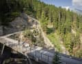 Environ 60 kilomètres après le départ dans la charmante Haute-Engadine, l'Inn se découpe abruptement dans la roche en Basse-Engadine.