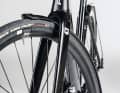 Clean man: The mudguards, which are available at extra cost, provide very good protection from the wet. However, due to the attachment to the thru axles, the mudguard must first be removed in the event of a puncture in order to be able to remove the wheel.