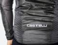 Castelli : Le matériau perméable à la vapeur sur les côtés et l'avant-bras favorise l'équilibre climatique.