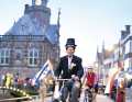 Wiebe Tolsma takes part for the 65th time at the age of 82 - in proper style on a Dutch bike