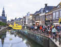 À Bolsward, les participants attendent le départ.