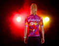 Das neue Dress wurde zusammen mit dem Bekleidungs- und Radsponsor Specialized entworfen.