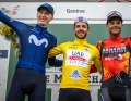 Le Tour de Romandie 2023 a été remporté par Adam Yates (au centre) devant Matteo Jorgenson (à gauche) et Damiano Caruso (à droite).