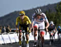 Ménage au Grand Colombier : en 2020, Primoz Roglic regarde son compatriote Tadej Pogacar - qui le privera plus tard de la victoire finale.