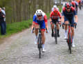 De nombreux virages en épingle à cheveux et passages pavés sont connus du Tour des Flandres.