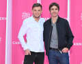 Steve Chainel (links) ist Experte und Yann Le Bourbouach (rechts) der Produzent der Serie "Tour de France: Im Hauptfeld"