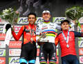 Le podium des hommes 2023 (de gauche à droite) : Santiago Buitrago (troisième place), Remco Evenepoel (vainqueur), Thomas Pidcock (deuxième place)