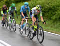 Vier Ausreißer setzen sich vom Peloton ab: Davide Bais (Eolo-Kometa), Simone Petilli (Intermarche-Circus-Wanty), Henok Mulubrhan (Green Project-Bardiani CSF-Faizane) und Karel Vacek (Team Corratec - Selle Italia)