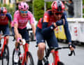 Ineos Grenadiers verteidigt zwar mit Geraint Thomas das Rosa Trikot, verliert aber Tao Geoghegan Hart nach einem Sturz