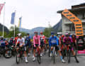 Le départ a été donné à 15 heures - et directement dans la montée de la Croix de Coeur. C'était la première fois que cette montagne figurait au programme d'une course cycliste professionnelle.