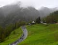 La pluie s'est également jointe à nous. Il a plu pendant le reste de la journée, il ne faisait que trois degrés au sommet du col.