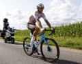 L'année dernière, l'équipe de Felix Gall portait encore le sponsor Citroën sur sa poitrine. Le maillot était blanc avec des accents rouges, le pantalon était de couleur marron. La moto de course BMC était habillée d'un bleu clair très voyant.