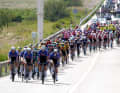 Im Peloton kontrolliert Alpecin-Deceuninck für Top-Sprinter Kaden Groves das Geschehen