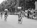Walter Godefroot gewinnt die letzte Etappe der Tour de France 1975, gleichzeitig die erste Zielankunft auf den Champs-Èlysées in Paris