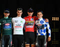 Les porteurs de maillot entre eux : (de gauche à droite) Kaden Groves, Juan Ayuso, Sepp Kuss et Remco Evenepoel