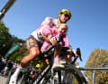 His last race will be at Paris-Tours on 8 October. Daughter Roos is present at the enrolment.