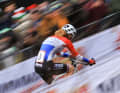 Puck Pieterse auf dem Weg zum 1. Platz beim UCI World Cup Cyclo-Cross der Frauen in Zonhoven, Belgien.