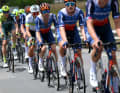 In the peloton, the two teams Jayco-AlUla and Bora-Hansgrohe were in charge of the chase
