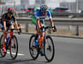 Zunächst versuchte sich Alice Palazzi (Top Girls Fasso Bortolo) als Solistin, dann übernahmen ihre Teamkollegin Gaia Segato (l.) und Yanina Kusova (Tashkent City)