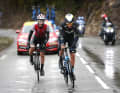 Dans des conditions météorologiques difficiles, seul le coureur de la Movistar Jacobs s'est battu jusqu'au pied de la montée finale avant d'être repris.
