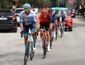 L'Irlandais a été rejoint peu après par cinq autres coureurs qui ont pris deux minutes d'avance sur le peloton.