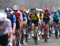 Au fur et à mesure de la course, le temps s'est dégradé : il a commencé à pleuvoir, si bien que certains coureurs ont sorti leur veste.