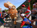 But the fans didn't just dress up there, but also on the road. And they were treated to some great cycling.