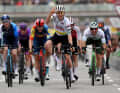 And so a large group went into the final together. Pogacar was also ahead in the sprint.