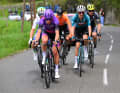 Fünf Ausreißer setzen sich vom Peloton ab: Alexis Vuillermoz (TotalEnergies), Enekoitz Azparren (Euskaltel-Euskadi), Ivan Cobo (Equipo Kern Pharma), Jetse Bol (Burgos-BH) und Xabier Azparren (Q36.5 Pro Cycling Team)