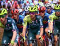Dans le peloton, l'équipe Bora-Hansgrohe a assuré le suivi.