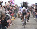 En 2024, Mathieu van der Poel s'est imposé chez les hommes après une longue course en solitaire.