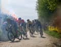 Une échappée de sept coureurs s'est formée autour de Marco Haller (devant), mais elle a été reprise très tôt en raison du bon travail de suivi.