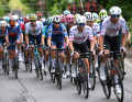 Dans le peloton, UAE Team Emirates a géré intelligemment le rythme et n'a pas laissé les six coureurs en tête s'éloigner trop loin.