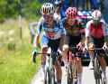 And Romain Bardet also joined them, together with the two Germans.