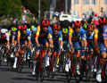 Im Peloton machten die Sprinterteams um Lidl-Trek die Nachführarbeit. So wurden die Ausreißer rechtzeitig wieder gefasst