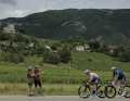Le duo d'échappés est repris par le peloton à 36 km de l'arrivée