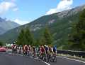 Après le sprint intermédiaire, une échappée de 17 coureurs s'est formée...