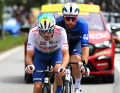 Deux échappés, Matteo Vercher (TotalEnergies) et Clement Russo (Groupama-FDJ), se détachent.