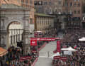 Zieleinlauf von Tadej Pogacar auf der Piazza del Campo | Getty Images