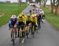 Mais à mesure que le temps s'asséchait, le peloton reprenait de la vitesse.